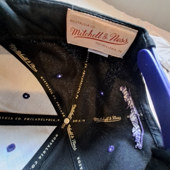 Men's Mitchell & Ness Black Toronto Raptors Hardwood Classics City Arch Snapback - Picture 3 of 4